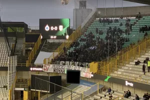 Πανό με ηχηρό μήνυμα για τα Τέμπη από τους φίλους του ΠΑΟΚ