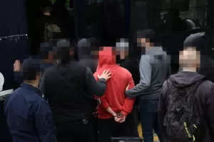 Έφτασαν στον εισαγγελέα οι συλληφθέντες οπαδοί του Ολυμπιακού