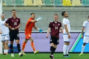Βήμα σημειωτόν (+1)