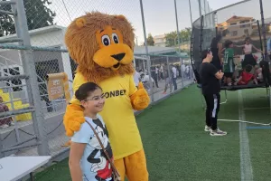  Ποδοσφαιριστές και Λέοντας μοίρασαν χαρά σε τουρνουά (φώτο) 