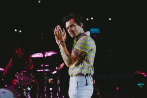 Harry Styles: Στη φυλακή θαυμάστρια-stalker του καλλιτέχνη – Τι συνέβη