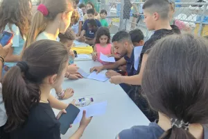  Ποδοσφαιριστές και Λέοντας μοίρασαν χαρά σε τουρνουά (φώτο) 