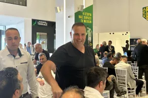 Σε μεγάλα κέφια ο Σιμόν 