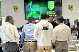 Σε μεγάλα κέφια ο Σιμόν 
