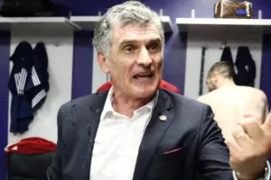Είναι ΠΡΟΠΟΝΗΤΗΣ!