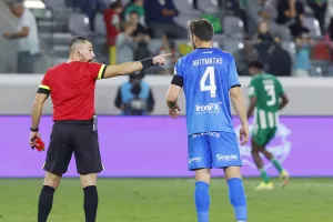 Κόκκινη μετά από 272 συμμετοχές
