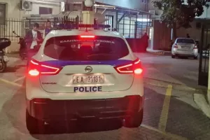 Νεκρό βρέφος με σημάδια κακοποίησης -  Στο τμήμα οι γονείς του