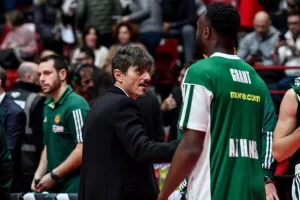 Γιαννακόπουλος στον κόσμο: «Όχι αντιδράσεις στις όποιες προκλήσεις απόψε»
