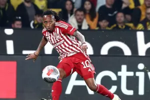 Με 4-4-2 ο Ολυμπιακός κόντρα στη Λαμία