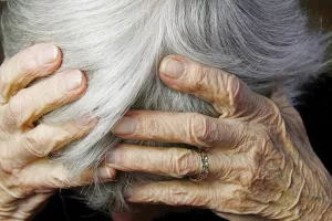 Χανιά: 15χρονος ξυλοκόπησε τη γιαγιά του!