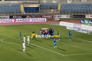 Αποχώρησε με φορείο ο Κολ