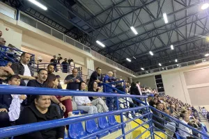 Ατμόσφαιρα στον τελικό κυπέλλου από Παφίτες και Ομονοιάτες (Βίντεο/Φώτος Kerkida)
