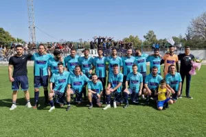 Φώτος με το πρώτο τρόπαιο στην ιστορία τους