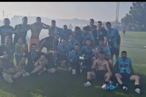 Φώτος με το πρώτο τρόπαιο στην ιστορία τους