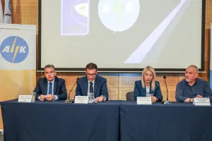 Δωρεά τροχοκαθισμάτων της ΑΗΚ σε ΚΟΚ (φώτος)