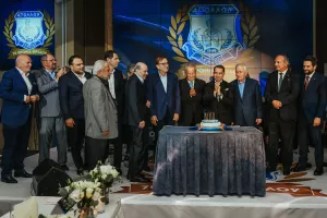 "Ενωμένοι να γράψουμε νέες χρυσές σελίδες στην ένδοξη ιστορία μας"