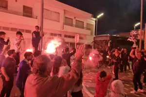 Μεγάλες στιγμές στην Αραδίππου/Αποθέωση στην πλατεία (Φώτος/Βίντεο Kerkida)