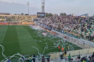 Είσοδος με... ρολά στην Αρένα (βίντεο/φώτος kerkida)