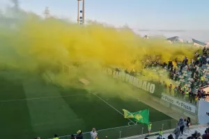 Με... καπνογόνα και πανό για τρόπαιο! (Βίντεο/Φώτος Kerkida)
