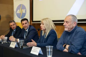 Οι δηλώσεις από της δωρεά τροχοκαθισμάτων (βίντεο)