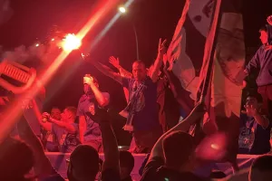 Μετά την ιστορική πρόκριση, οι Παφίτες έκαναν... τη νύχτα - μέρα! (Φώτος/Βίντεο Kerkida)
