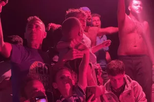Έφτασε η αποστολή της Πάφου - Υποδοχή μέσα σε "πανδαιμόνιο"!  (Φώτος/Βίντεο Kerkida)