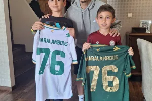 Αποθεώνει Χάμπο/"Πρότυπο και παράδειγμα για τα μικρά παιδιά"