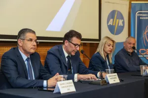 Δωρεά τροχοκαθισμάτων της ΑΗΚ σε ΚΟΚ (φώτος)