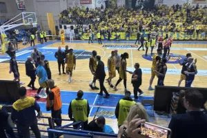 Κόσμος και ομάδα... ΕΝΑ μετά τη νίκη! (Βίντεο/Φώτος)