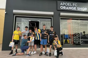 Orange shop/Μαθητές από Ελλάδα