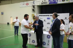 Η απονομή στους πρωταθλητές (φώτος)