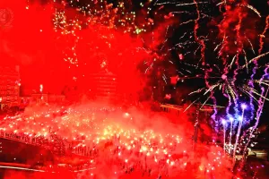 ΘΥΡΑ 9/"Eγινε η νύχτα μέρα από το πράσινο τσουνάμι" 