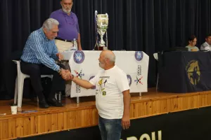 Η απονομή στους πρωταθλητές (φώτος)