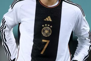 «Επίθεση» της Adidas στη Nike για τη φανέλα της εθνικής Γερμανίας