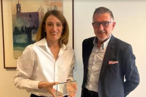 Συνάντηση του προέδρου της AIPS Europe με την Ρομπέρτα Μέτσολα