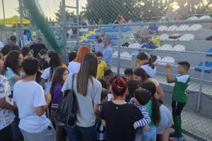  Ποδοσφαιριστές και Λέοντας μοίρασαν χαρά σε τουρνουά (φώτο) 