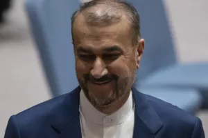 Ιράν: «Παιδικά παιχνίδια» το πυραυλικό πλήγμα στη βάση του Ισφαχάλ - Δεν κατηγορεί το Ισραήλ