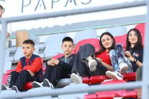 Νέα Σαλαμίνα-Απόλλων: Διπλό... και αγωνία για τους τρεις τραυματίες! (Φώτος)