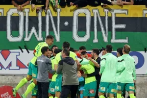 ΑΕΚ-Ομόνοια: Κιτρινοπράσινο το ντέρμπι και… ζωντανή για το όνειρο! (φώτος)