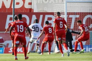 Νέα Σαλαμίνα-Απόλλων: Διπλό... και αγωνία για τους τρεις τραυματίες! (Φώτος)