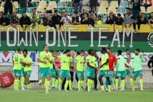 ΑΕΚ-Ομόνοια: Κιτρινοπράσινο το ντέρμπι και… ζωντανή για το όνειρο! (φώτος)