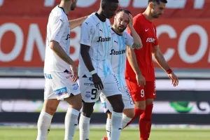Νέα Σαλαμίνα-Απόλλων: Διπλό... και αγωνία για τους τρεις τραυματίες! (Φώτος)