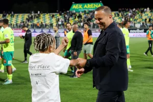 Ο Σιμόν junior με τον... μπαμπά!
