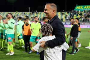 Ο Σιμόν junior με τον... μπαμπά!