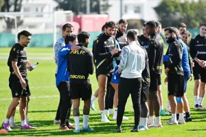 Μετράει αντίστροφα και αξιολογεί 