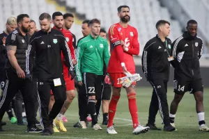 Θέλει να... απαντήσει 