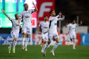 Πάφος - Απόλλων: Προβάδισμα πρόκρισης με τα... πρώτα για Πέπε-Δημητρίου!