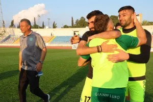 (ΒΙΝΤΕΟ Kerkida/φώτος) Τα πρώτα πανηγύρια για την άνοδο! 
