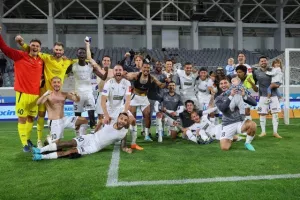 ΕΤΣΙ πανηγύρισαν την σπουδαία πρόκριση! (Φώτος)