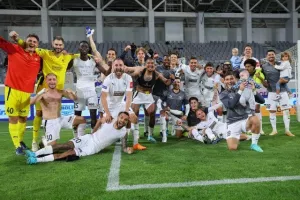ΕΤΣΙ πανηγύρισαν την σπουδαία πρόκριση! (Φώτος)